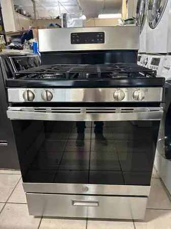 GE STAINLESS STEEL gas range stove LIKE NEW W/ WARRANTY!!