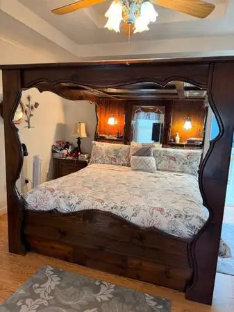 Mirrored oak bed