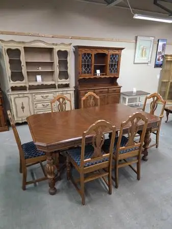 Dark Wood Dining Table with Six Chairs & Butterfly Leaf #521-17