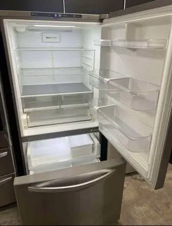 LG 26 Cu. Ft. Stainless Steel Bottom Freezer Refrigerator – Excellent Conditio