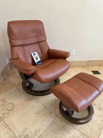 Beautiful like new Ekornes Stressless Leather Recliner & Ottoman