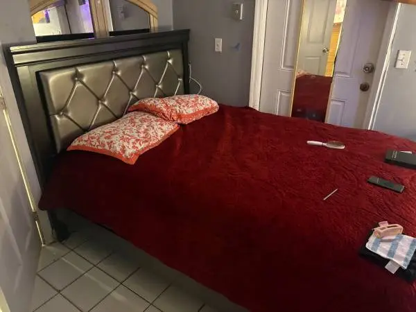 Double Queen bed with furniture