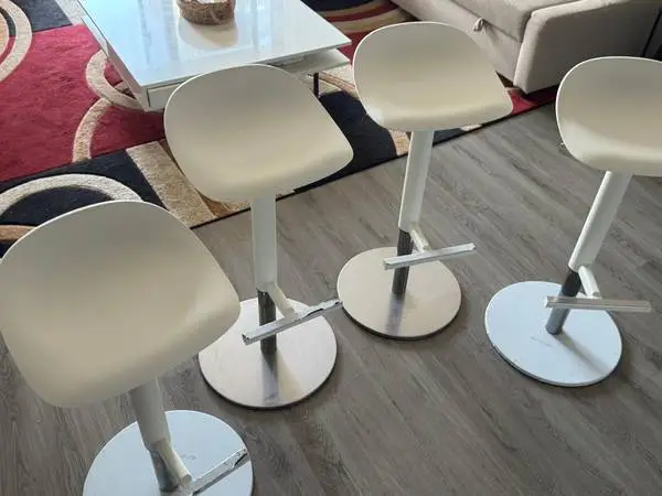 Set of 4 Adjustable Bar Stools