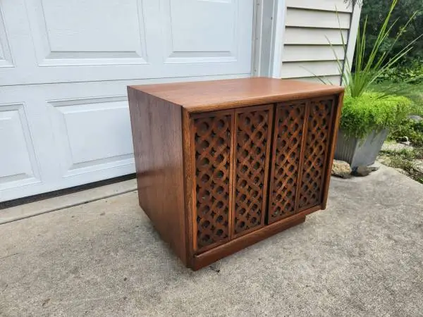 Vintage MCM storage cabinet/side table (Madison-West)