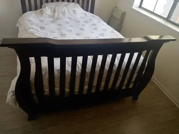 full-size bedroom set bead and dresser