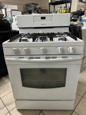 Samsung NX58F5500SW 5 burner gas range stove LIKE NEW W/ WARRANTY!!