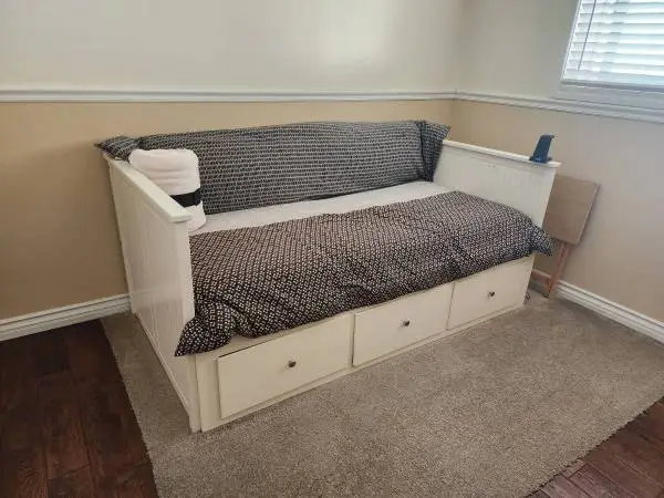 IKEA WHITE TWIN DAYBED