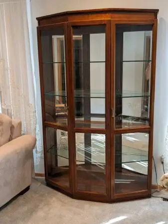 Wood/ glass curio cabinet