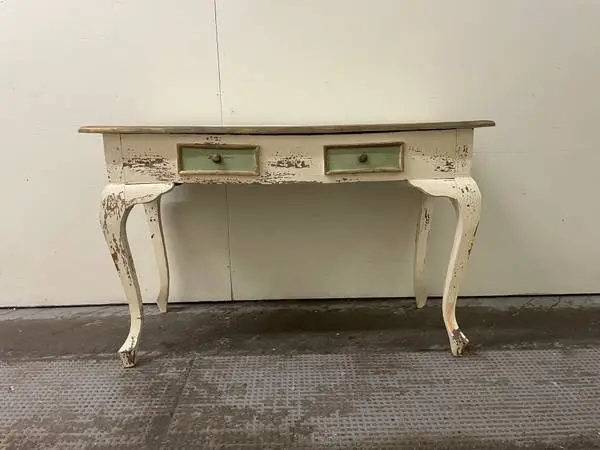 DECORATIVE TABLE