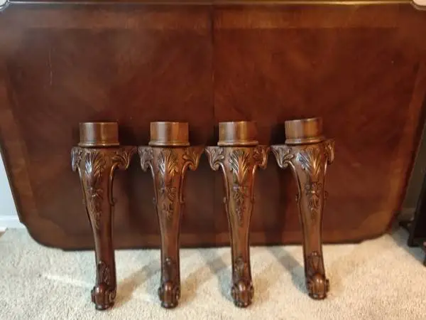 🍽️ Large Formal Dining Table – Solid Wood (Read description)