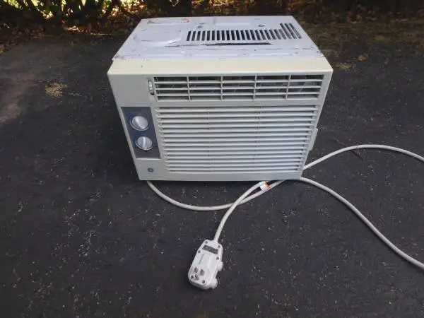GE Window Room Air Conditioner; Delivery Possible