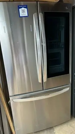 LG InstaView 27-cu ft French Door Refrigerator w/ Ice Maker