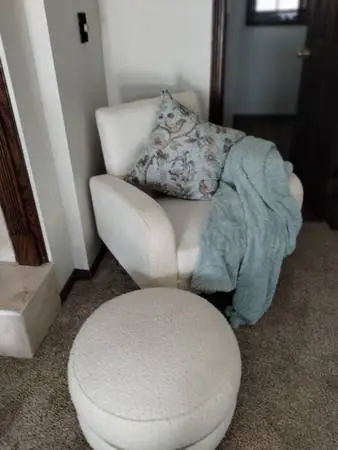 White ottoman
