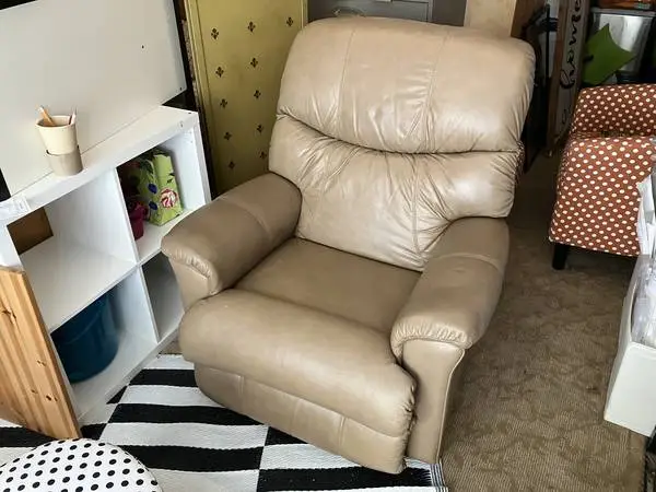 Very Nice And Comfy Easily Adjustable Beige Recliner For Sale