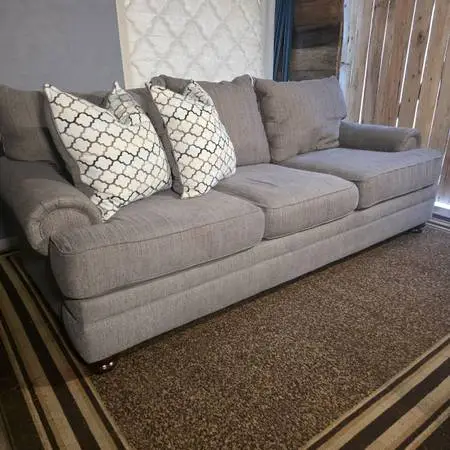 Gray Ashley Sofa – Comfy 3‑Seater