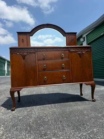 1930s Mahogany Buffet Queen Anne style