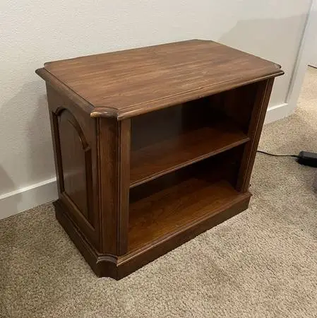 End Table (s) / Side Table (s) at Creative Bargains