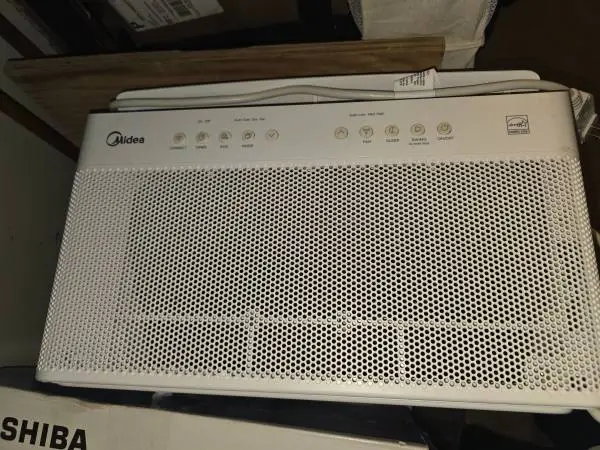 Used Midea 8000BTU Air CONDITIONER