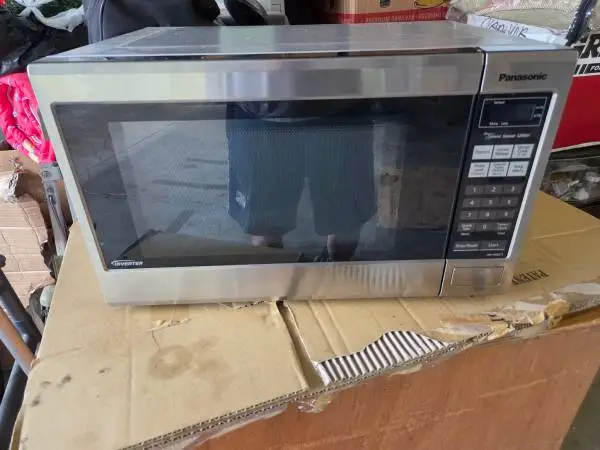MICROWAVE OVEN