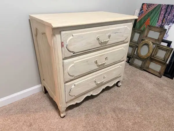 French Provincial 3-Piece Dresser Set – Painted & Distressed