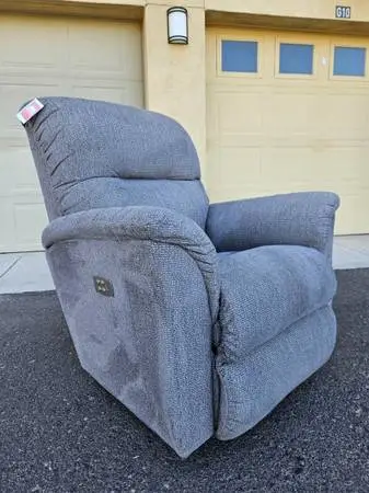 NEW LAZY BOY DUAL MOTOR RECLINER CHAIR