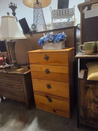 Pine Chest of Drawers