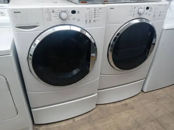 ★Kenmore HE2 front load washer and dryer set on pedestals