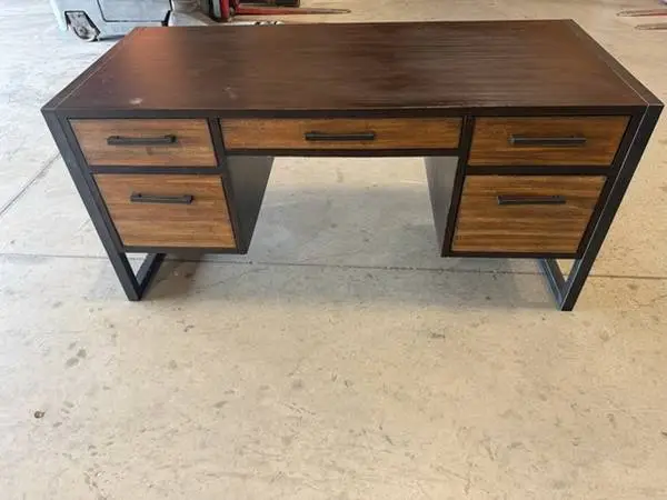 Computer desk