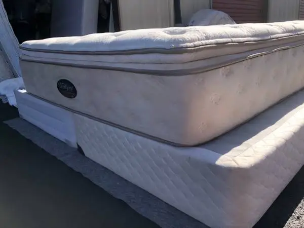 Queen Mattress So Thick, Simmons no. 1