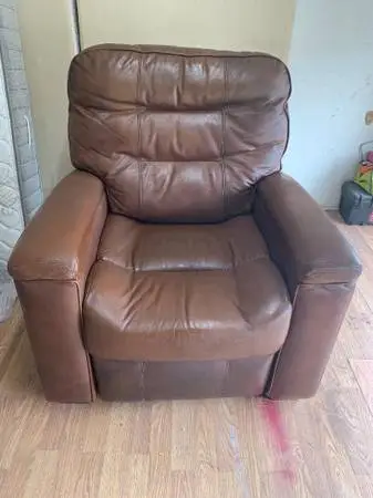 Leather Recliner in Excellent Condition