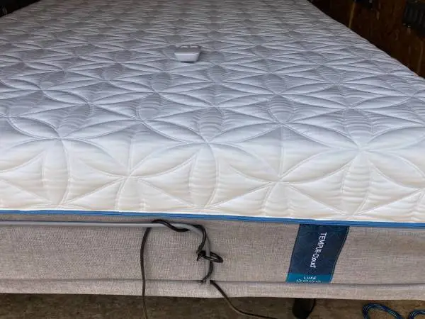 Tempur-pedic cloud luxe super plush mattress and adjustable power base