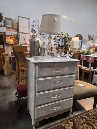 Shabby Chic Farmhouse Chest of Drawers
