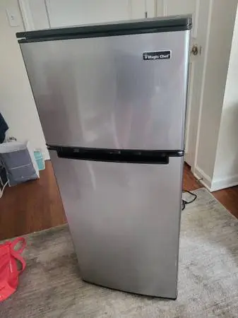 MAGIC CHEF Mini Fridge 4.5 cu/ft HMDR450SE 2-door LIKE NEW