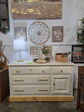 Bassett Dresser/Console