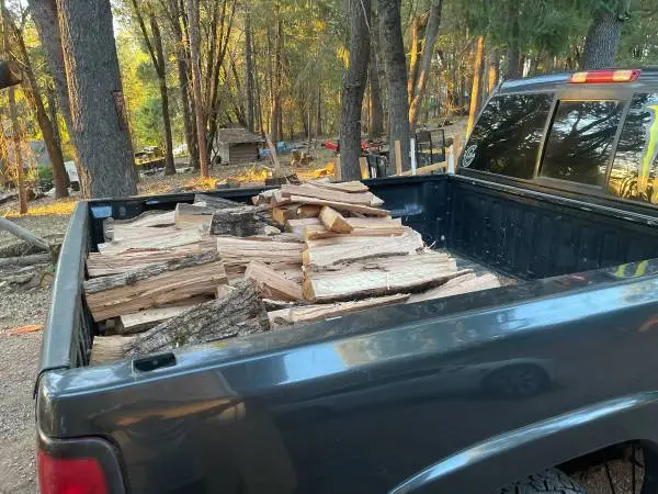 Firewood šŖµ Oak This is 1/2ā Cord Pick up $200 & Deliver $250
