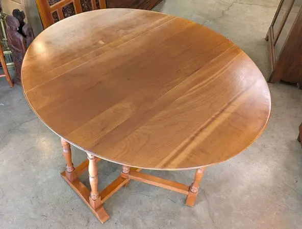 Stickley Solid Wood Oval Dining Table / Wooden Kitchen Table