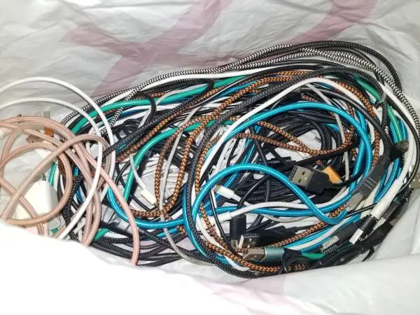 Cell phones Wire manny iPhone, Samsung