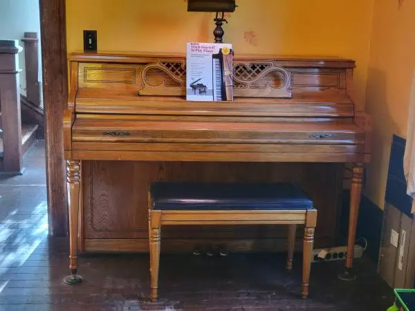 Kimball upright piano with bench and lamp