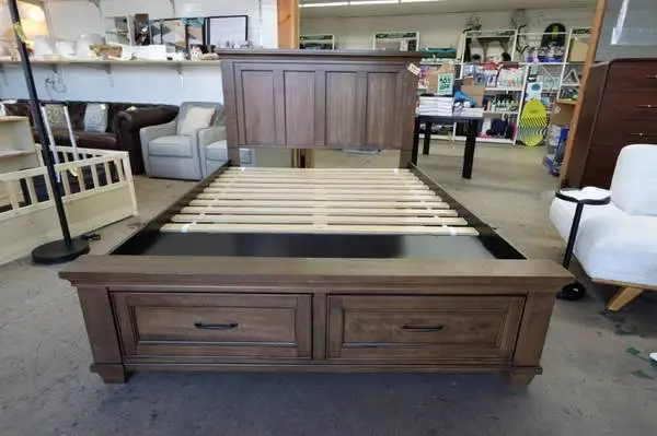 Queen Pierson Wood Storage Drawers Bed – Dark Caramel Finish