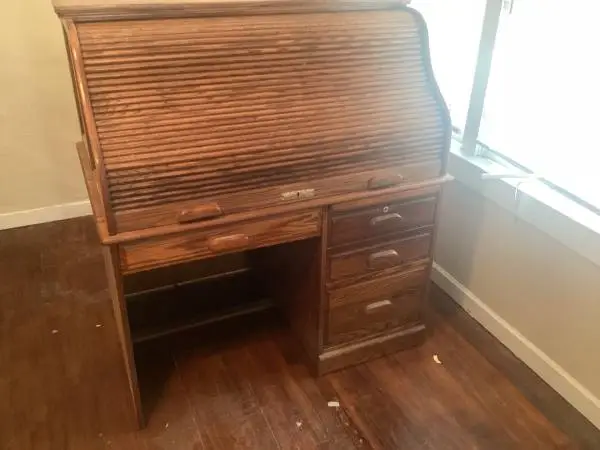 Roll-top desk