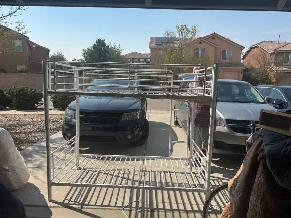 Bunk bed (twin, metal)