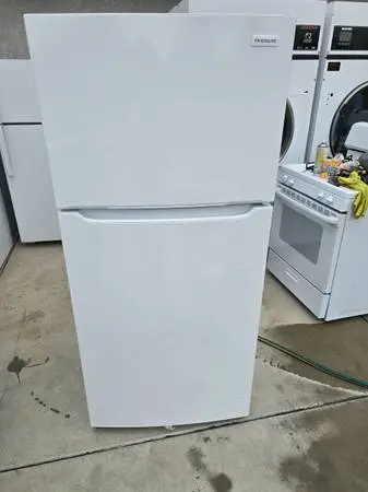 Fridgeaire Refrigerator