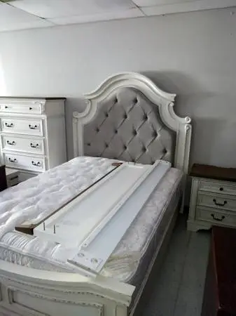 Bedroom set