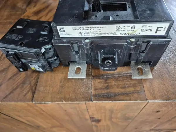 QOM2200VH 2 Pole Circuit Breaker combo WORKING PERFECTLY