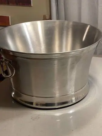 FRONTGATE LARGE STAINLESS ICE TUB ( Mint )
