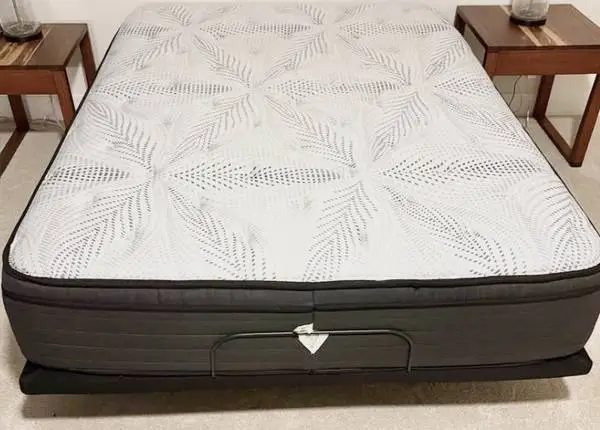 ****Full Size Sealy Sleepys Mattress ****