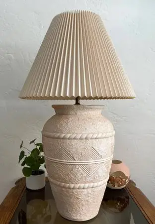 Textured Vintage Table Lamp