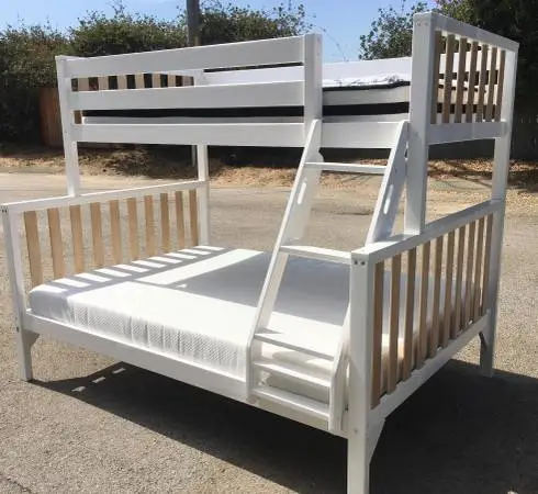 •••••Twin /Full Bunk Bed •••••