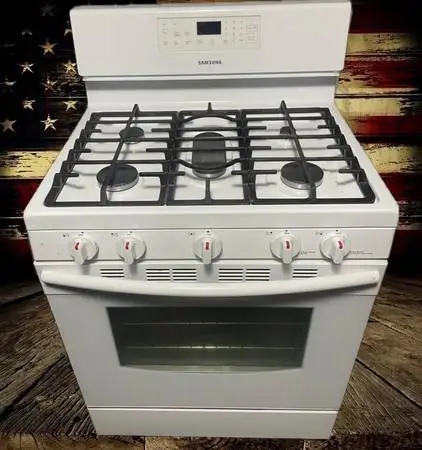 Samsung Gas Stove. Works great. Free delivery