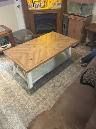 Coffee table and end table with two lamps